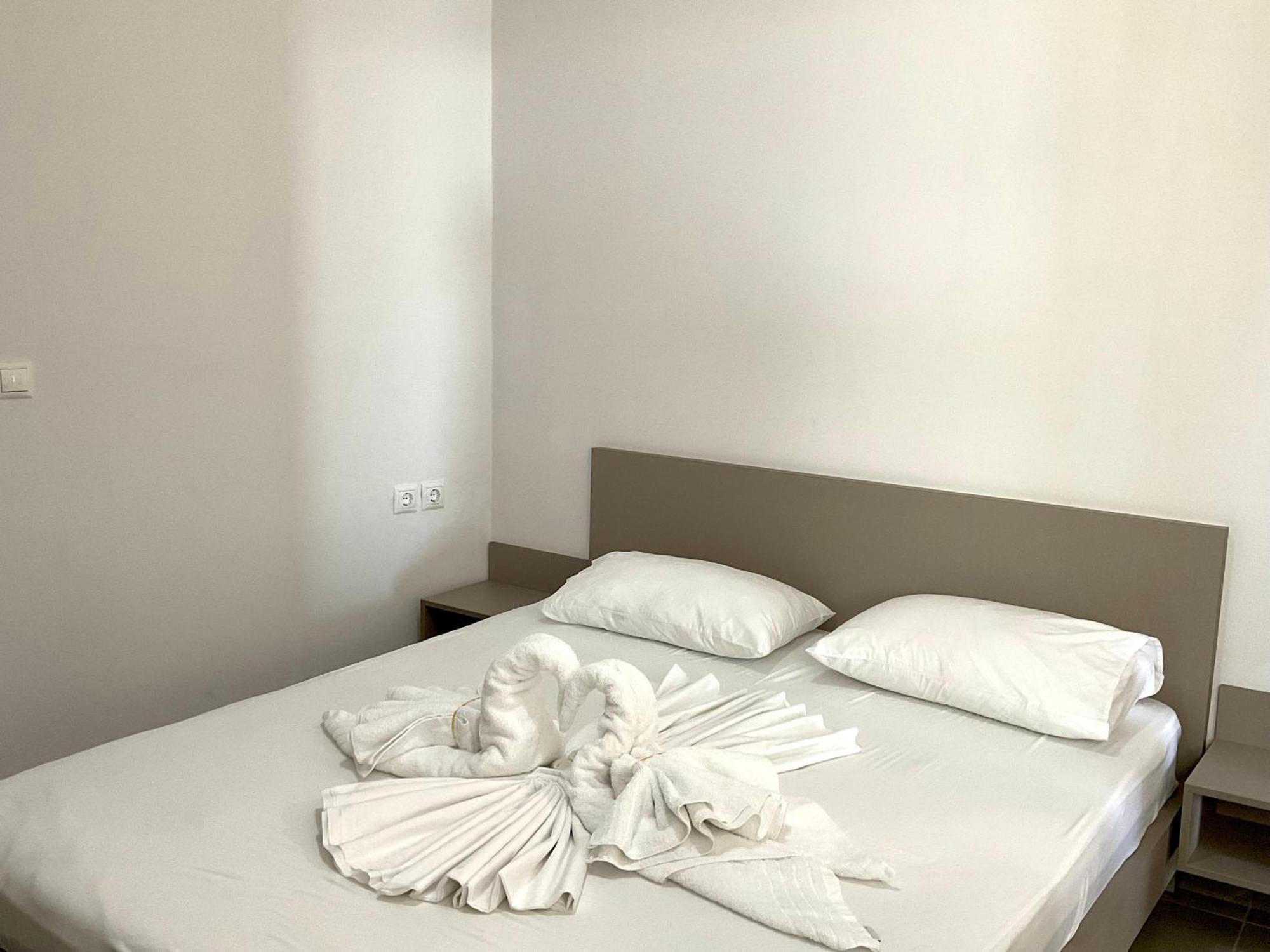 Mojito Beach Apartments With Free Parking Саранде Стая снимка