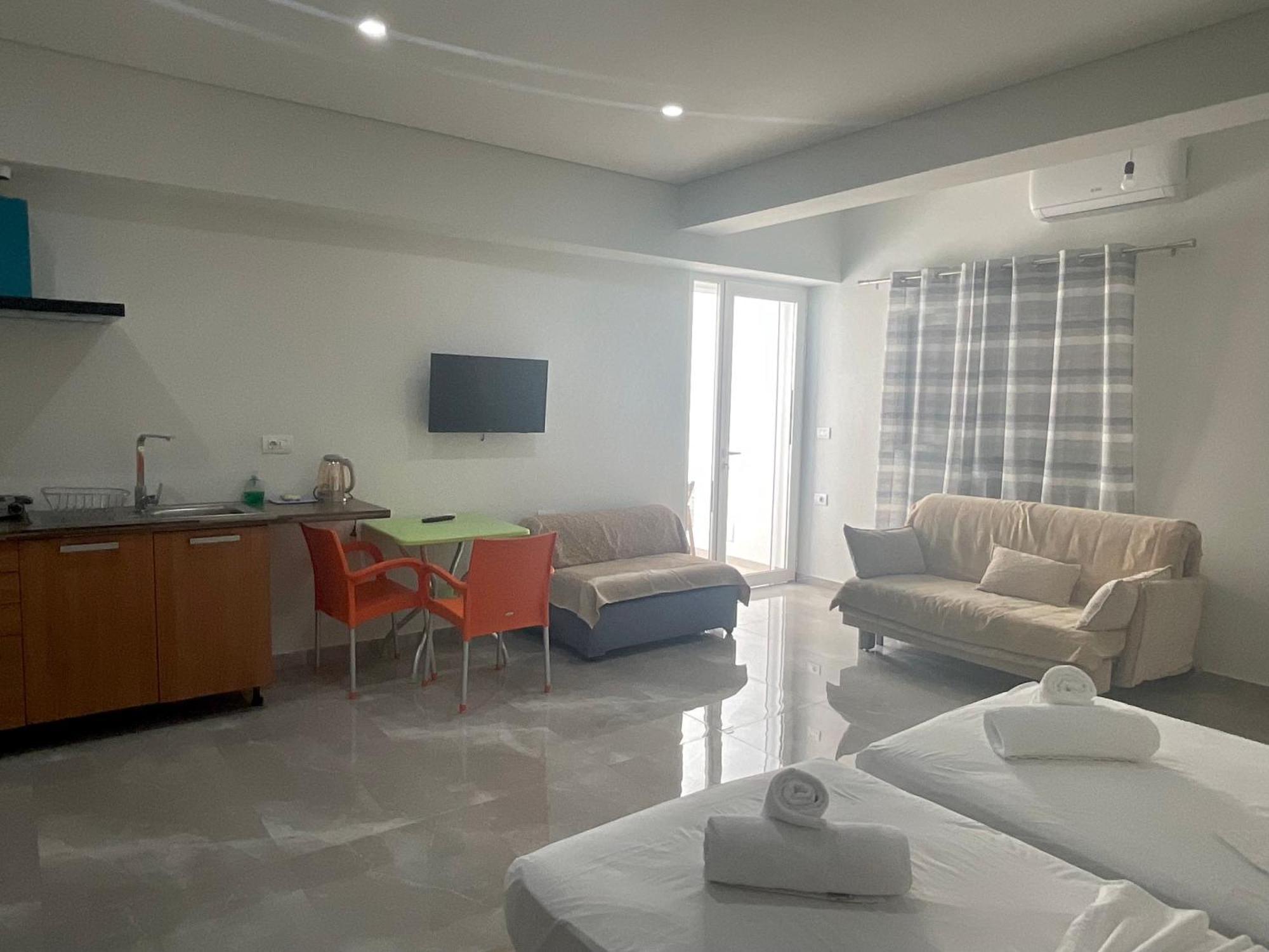 Mojito Beach Apartments With Free Parking Саранде Стая снимка